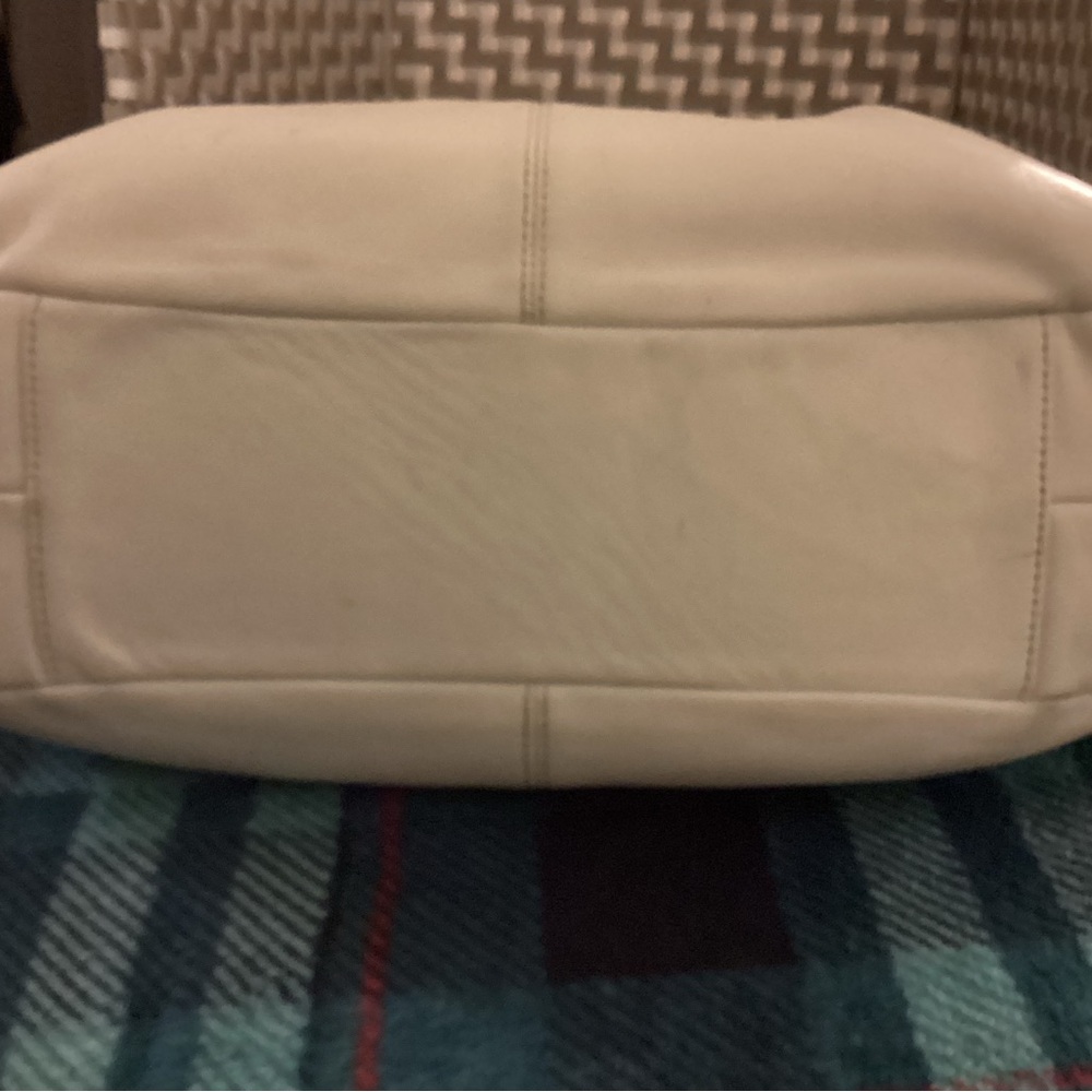 Coach Soho Lynn Hobo Buckle Bag  D1069-F15075 - Picture 6 of 13